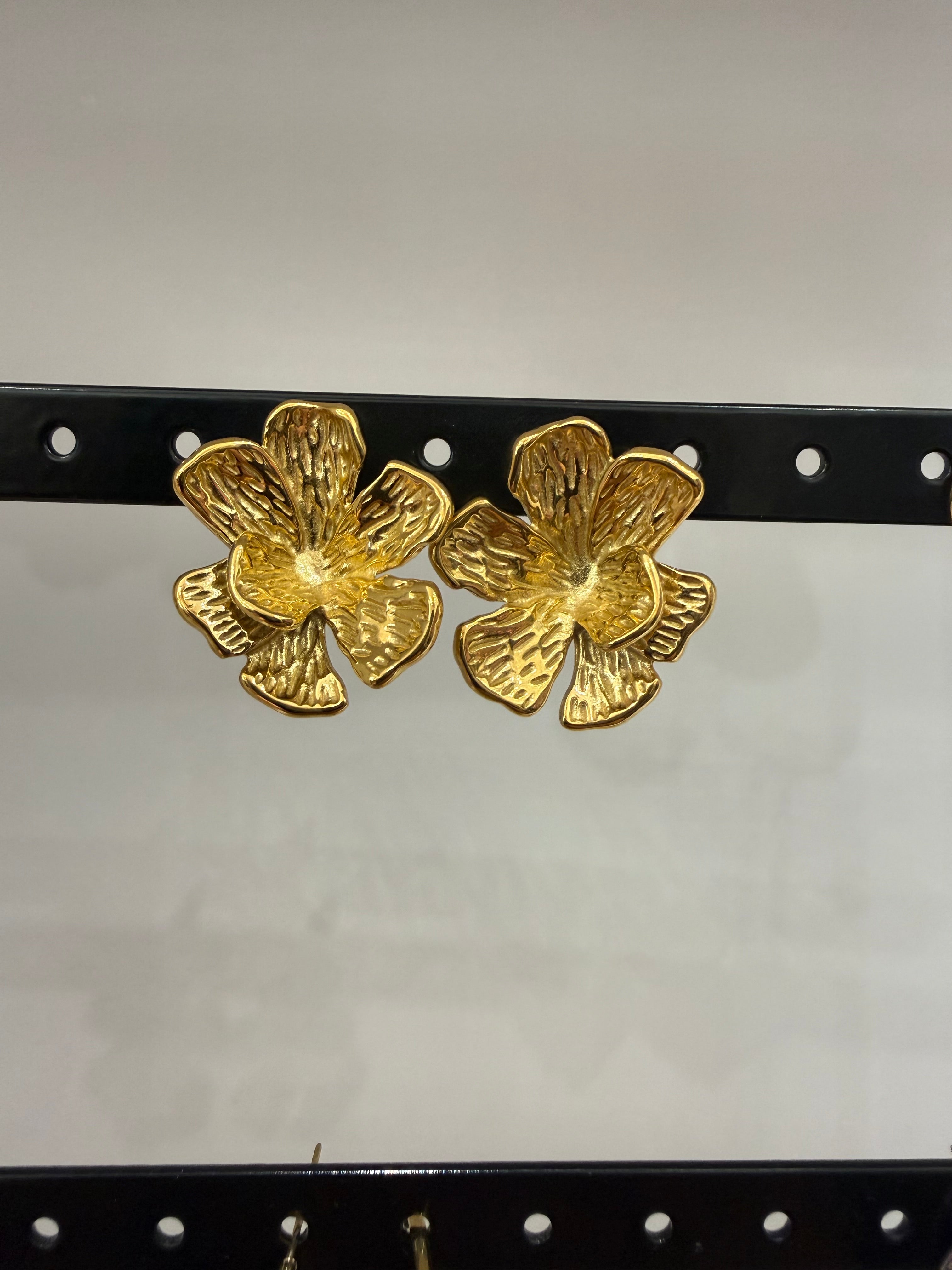 Orecchino fiore