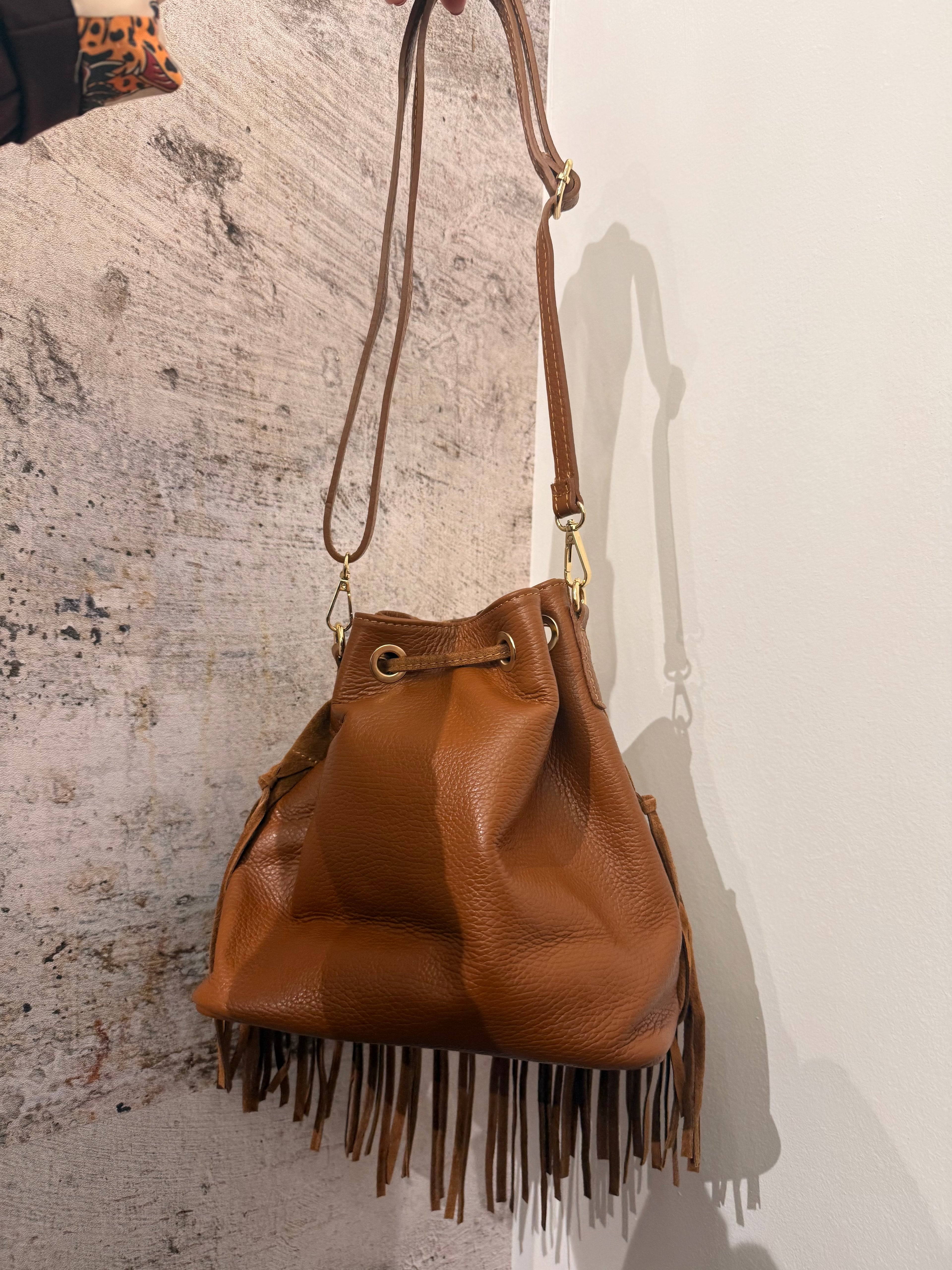 Borsa secchiello con frange